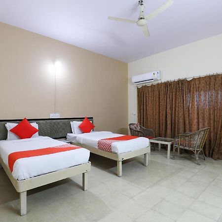 Oyo Hotel Park Veraval Exterior photo