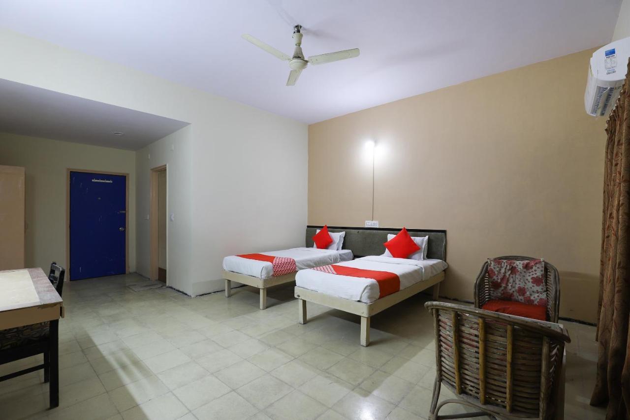 Oyo Hotel Park Veraval Exterior photo