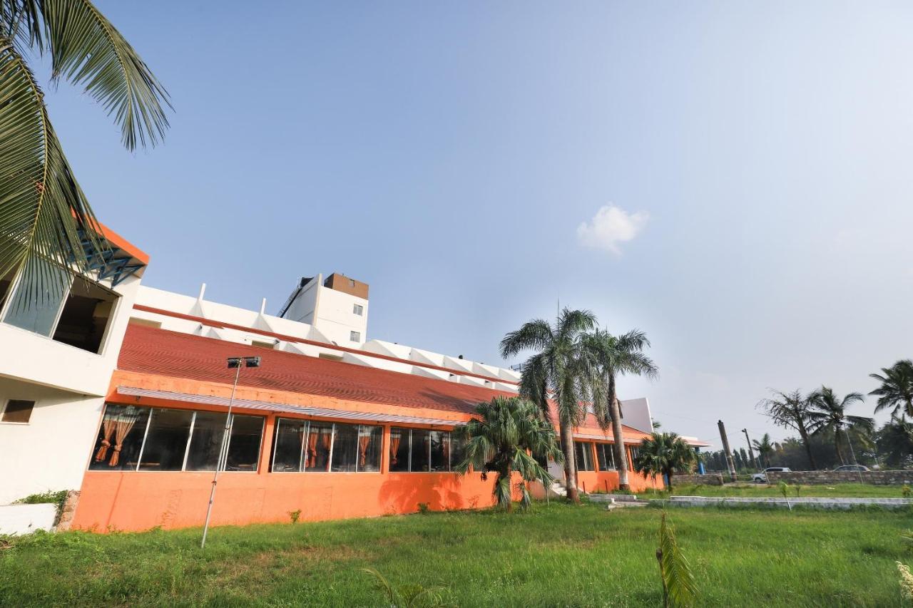 Oyo Hotel Park Veraval Exterior photo